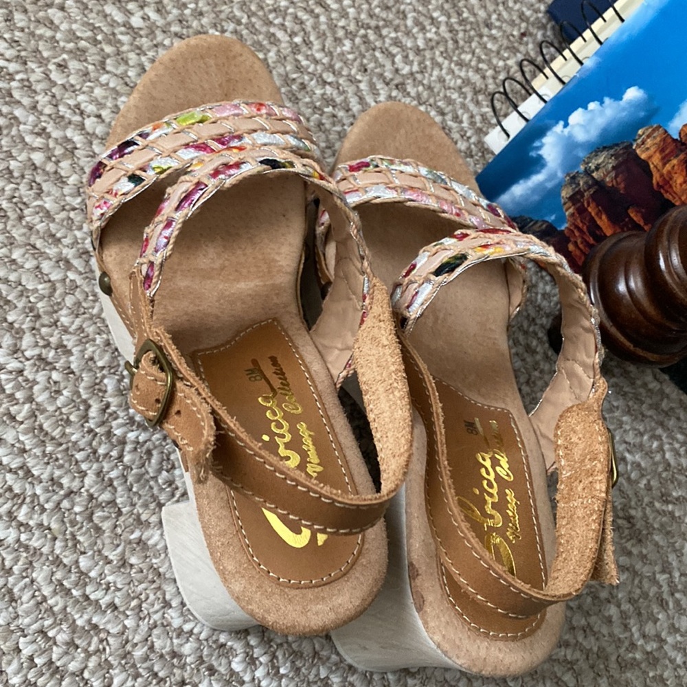 Vintage wooden heels Sbicca shoes! Glam and chic meet! - Picture 14 of 14